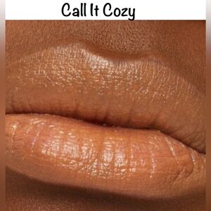 💋 CALL IT COZY a M·A·CXIMAL SLEEK SATIN LIPSTICK. **NEW IN THE BOX.